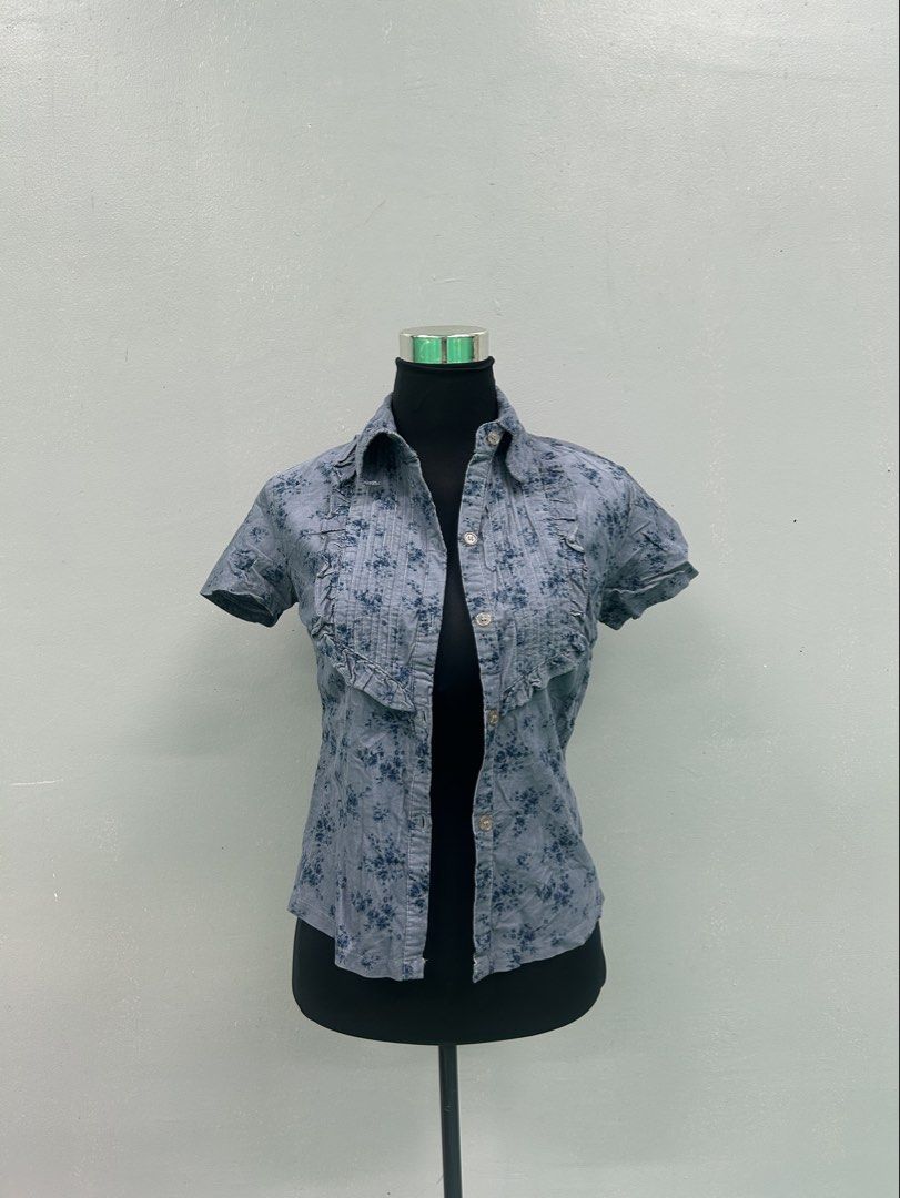 Floral Ruffle Short Sleeve Button-Down Top (Light Blue) (Category: Blouses) located in Manila. Submitted by lindseyaaa (Listing ID 1467285263, Image 1). Description: Item Info: Brand: No brand Condition: Pre-loved / Ukay (Good condition) Size: Fits XS to Small 📍Pickup/Shipping: Enrique M. Razon Sports Center, De La Salle University- Manila 💬 Message for inquiries or order reservation!.