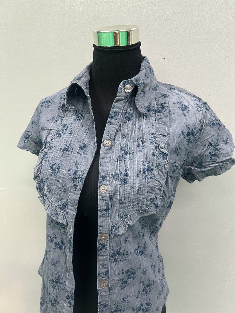 Floral Ruffle Short Sleeve Button-Down Top (Light Blue) (Category: Blouses) located in Manila. Submitted by lindseyaaa (Listing ID 1467285263, Image 2). Description: Item Info: Brand: No brand Condition: Pre-loved / Ukay (Good condition) Size: Fits XS to Small 📍Pickup/Shipping: Enrique M. Razon Sports Center, De La Salle University- Manila 💬 Message for inquiries or order reservation!.