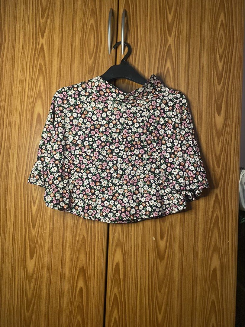 Floral Skirt Black (Category: Skirts) located in Calamba. Submitted by gdeclutters_ (Listing ID 1467304447, Image 1). Description: rfs: not my style.