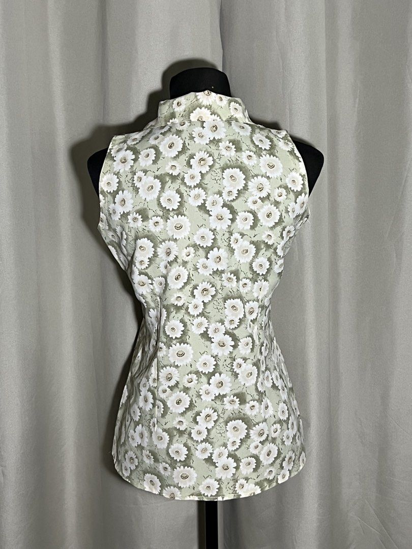 Floral sleeveless button down top (Category: Blouses) located in Las Pinas. Submitted by jilanah (Listing ID 1467355367, Image 2). Description: .