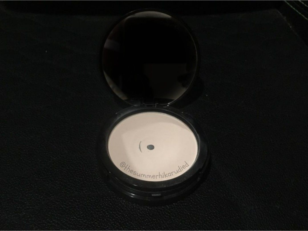 Focallure Face Pressed Powder Oil Control (Shade #1) (Category: Makeup) located in Pasig City. Submitted by thesummerhikarudied (Listing ID 1467302081, Image 2). Description: • Shade: #1 • Used • MOD Grab // J&T // Lalamove; MOP Gcash // Cod (Only applicable if MOD is Lalamove) • Pasig City.