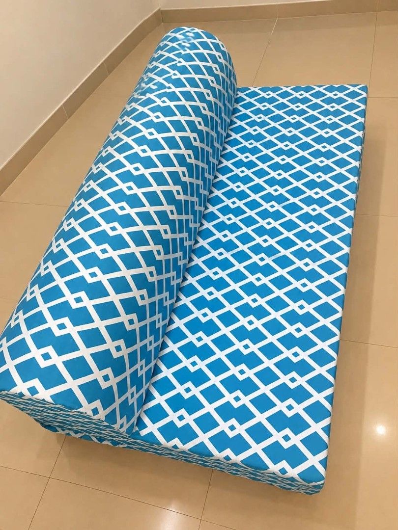 Foldable Sofa Bed (Category: Sofas) located in San Pedro. Submitted by shaaa1003 (Listing ID 1467281094, Image 2). Description: - Design: Stylish blue and white geometric pattern - 2-in-1 Versatility: Easily converts from an upright sofa (with a round backrest pillow) into a flat mattress - Space Saver: Ideal for small apartments, condos, spare rooms, or living spaces - Material: Comfortable high-density foam.