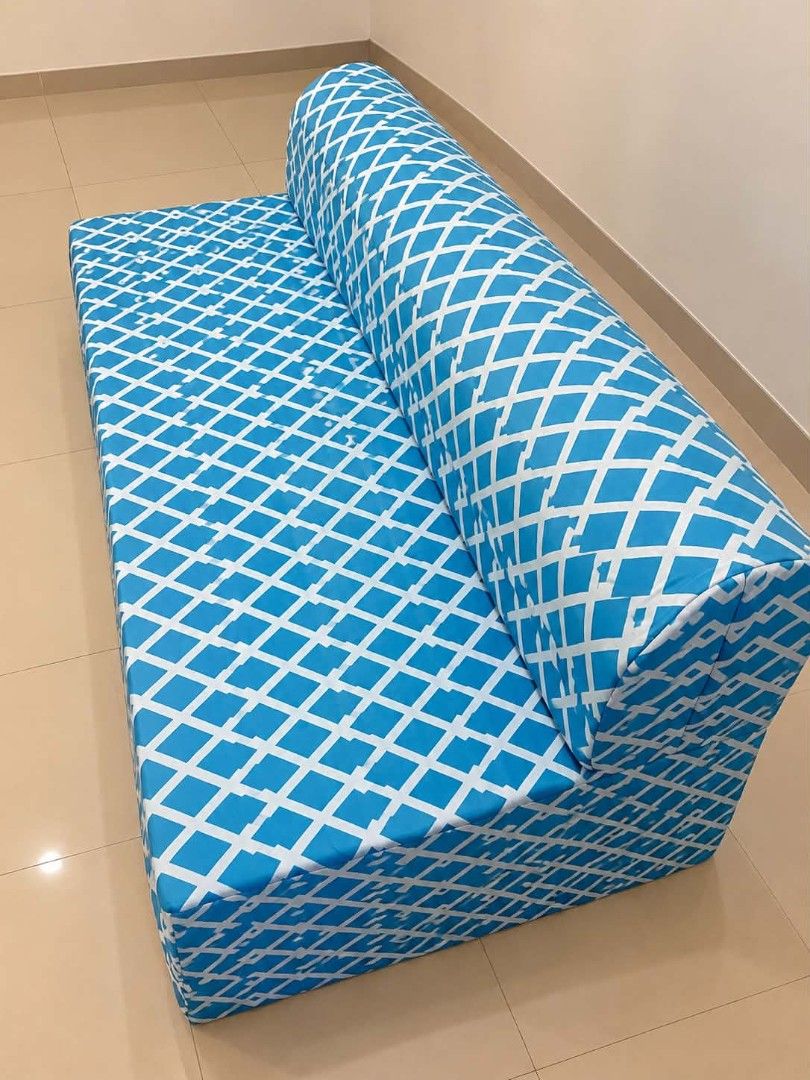 Foldable Sofa Bed (Category: Sofas) located in San Pedro. Submitted by shaaa1003 (Listing ID 1467281094, Image 3). Description: - Design: Stylish blue and white geometric pattern - 2-in-1 Versatility: Easily converts from an upright sofa (with a round backrest pillow) into a flat mattress - Space Saver: Ideal for small apartments, condos, spare rooms, or living spaces - Material: Comfortable high-density foam.