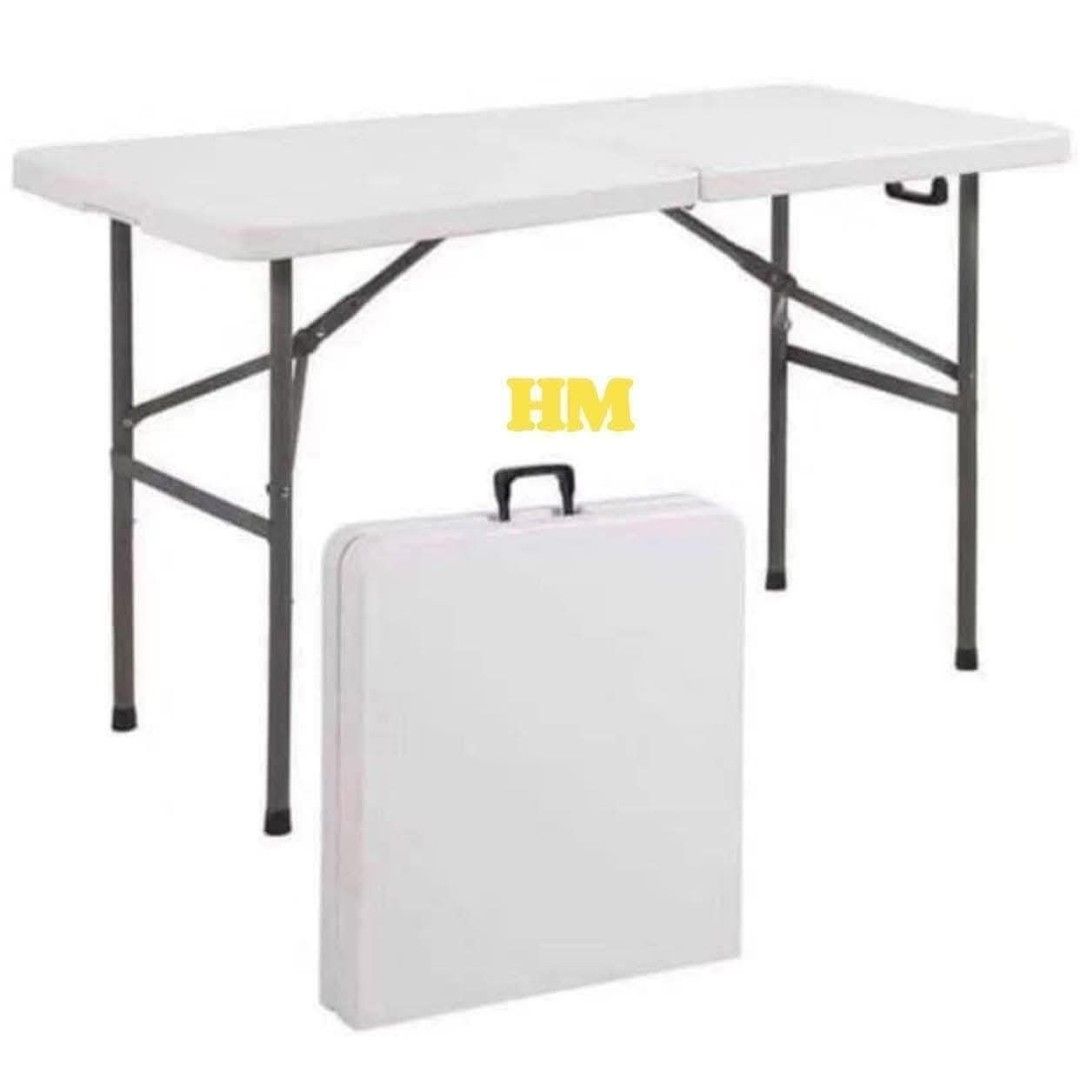 Folding table (Category: Tables & Sets) located in Manila. Submitted by haideshop (Listing ID 1467179161, Image 2). Description: Folding table (Black&White) 4ft black 1700 4ftwhite 1600 6ft black 2100 6ft white 2000.