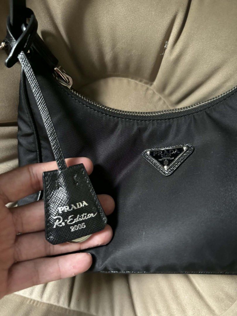 For sale (Category: Shoulder Bags) located in Subic. Submitted by truelion_163f71 (Listing ID 1467230494, Image 3). Description: FOR SALE RUSH NO ISSUE COMPLETE WITH BOX 100% AUTHENTIC MONEY BACK IF PROVEN FAKE RFS: Need funds .