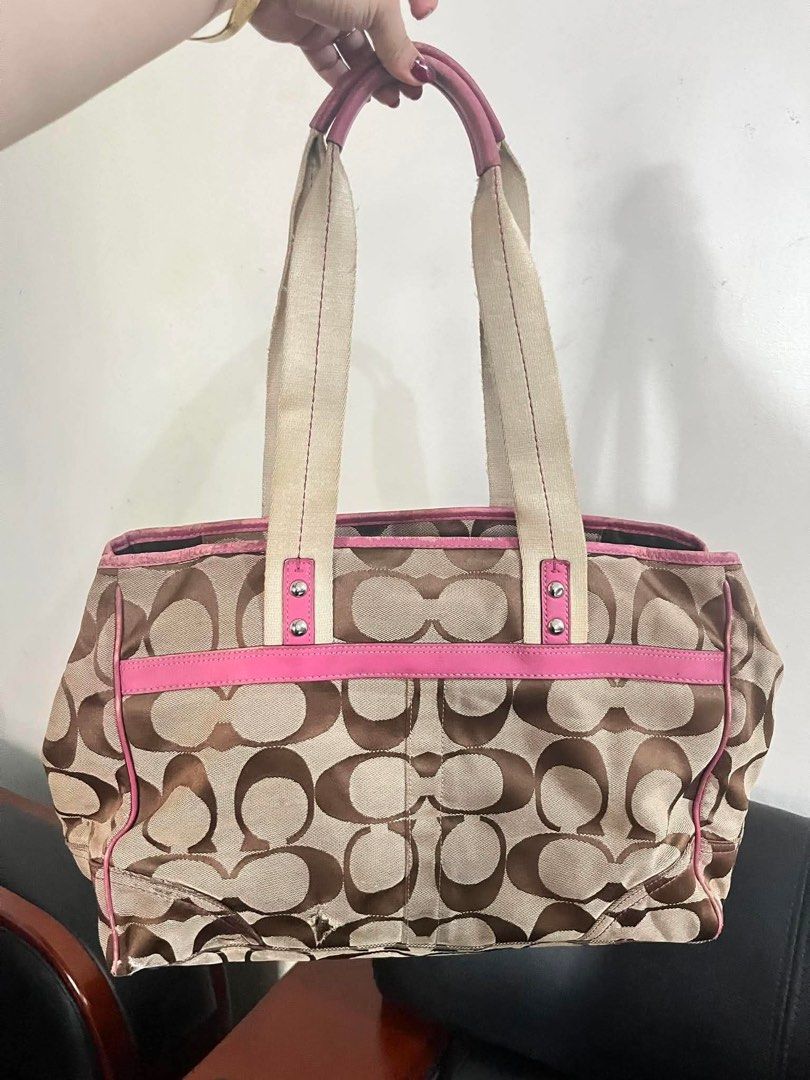 For Sale: Coach Tote (auth) (Category: Luxury Bags & Wallets) located in Manila. Submitted by darlynramirezzz (Listing ID 1467275217, Image 1). Description: super sale!!! dm for more deets 😊.