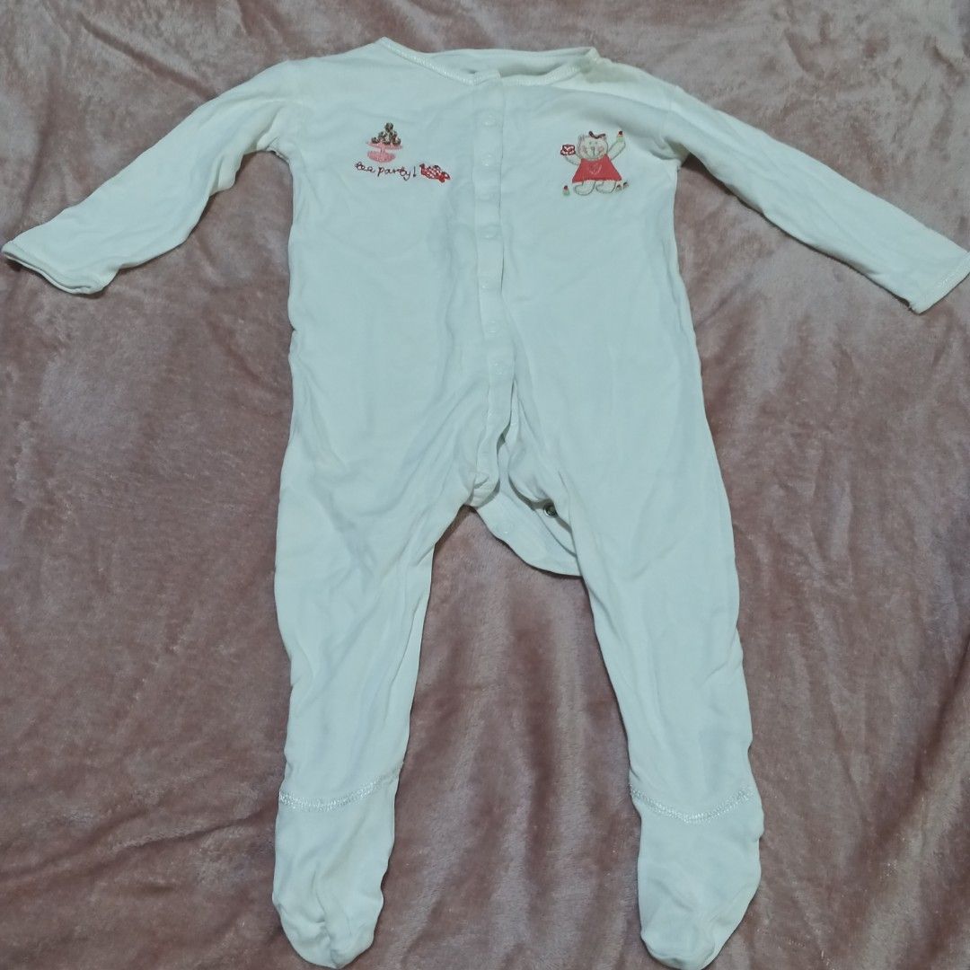 For take all Baby Romper (Category: Babies & Kids Fashion) located in Candaba. Submitted by ZaiSa14 (Listing ID 1467272323, Image 2). Description: for take all PRELOVED pure cotton bawal sa maselan 250pesos na lahat 9pcs 3 to 6months maayos po lahat.
