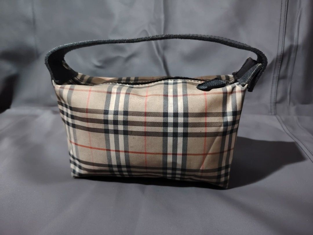 Fore sale (Category: Luxury Bags & Wallets) located in Manila. Submitted by grandbird.924227 (Listing ID 1467293667, Image 1). Description: Burberry Authentic Vintage.
