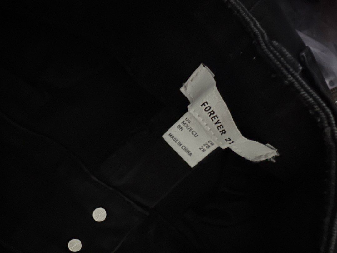 Forever 21 Black Skinny Jeans (Category: Jeans) located in Makati City. Submitted by xo.thrifty (Listing ID 1467262837, Image 2). Description: Size 28 on tag .