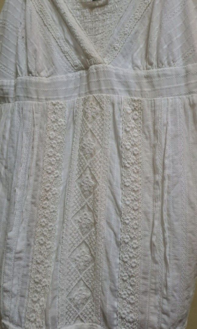 Forever 21 Lace Embroidered Top (Category: Sleeveless) located in Manila. Submitted by thrifter_lifestyle (Listing ID 1467175151, Image 2). Description: Brand: Forever 21 Adjustable spag straps Embroidery all through out, really beautiful and feminine feel in person! (see photos to appreciate) Garterized at the upper back area, with fabric to tie. Had it ribboned here. 🎀 Zipper enclusure on one side Material: Cotton Actual Color: Ecru No issues 
