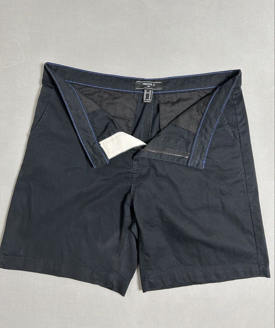 Forever 21 Men's Black Chino Shorts (Category: Shorts) located in Makati City. Submitted by allaboutthrift199x (Listing ID 1467323748, Image 1). Description: Forever 21 Men’s Black Chino Shorts Size 33 (Medium) Description: Classic and versatile Forever 21 Men’s flat-front chino shorts in solid black. Great standard weight for everyday casual wear or styling up with a button-down. • Size: 33 (Fits like a standard Men’s Medium) • Color: Black with