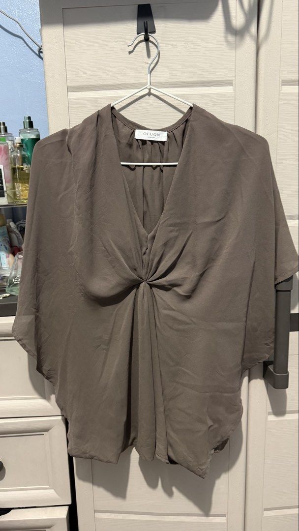 Formal Twist Top (Category: Blouses) located in Quezon City. Submitted by dinesaur (Listing ID 1467297063, Image 1). Description: .