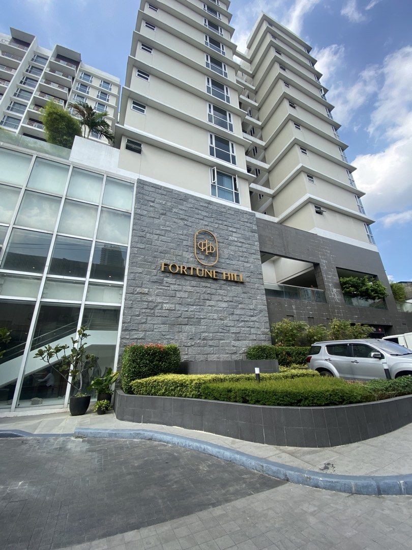 Fortune hills (Category: Apartments & Condos) located in Quezon City. Submitted by aerollzitaaaaaa.10 (Listing ID 1467171856, Image 1). Description: Luxury 2BR Condo for Sale INCLUDING 2 PARKING SLOTS | Fortune Hill | San Juan City ✨ Upgrade your lifestyle in one of San Juan’s most exclusive residential addresses. Fortune Hill offers MOST SECURE PRIVACY space, and resort-style living in the heart of the city — perfect for families and professiona