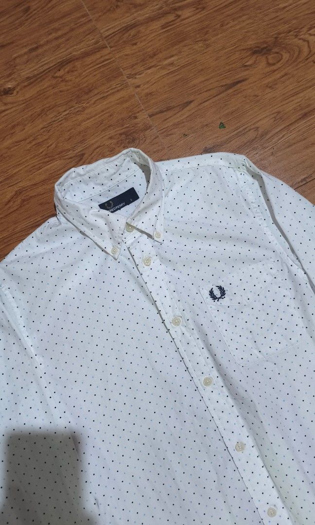 Fred Perry with pocket Polka dots long sleeves (Category: Formal Shirts) located in Toledo. Submitted by thejosepharchiveonig (Listing ID 1467224900, Image 2). Description: 19W | 28L issue: stains see last pics needs wash lang tan.