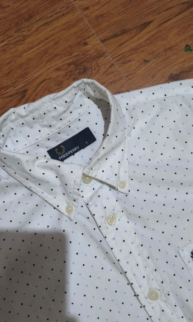 Fred Perry with pocket Polka dots long sleeves (Category: Formal Shirts) located in Toledo. Submitted by thejosepharchiveonig (Listing ID 1467224900, Image 3). Description: 19W | 28L issue: stains see last pics needs wash lang tan.
