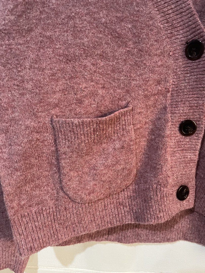 Uniqlo Cardigan (Category: Coats, Jackets and Outerwear) located in Baguio. Submitted by the.lostwardrobe (Listing ID 1467263241, Image 2). Description: Uniqlo Cardigan - M on tag, fits small-medium frame - dimes: 22L 21W - no flaws or issues Loc: Baguio City PHP 380 + shipping fee (fixed) Friendly note: Price is already fixed po..