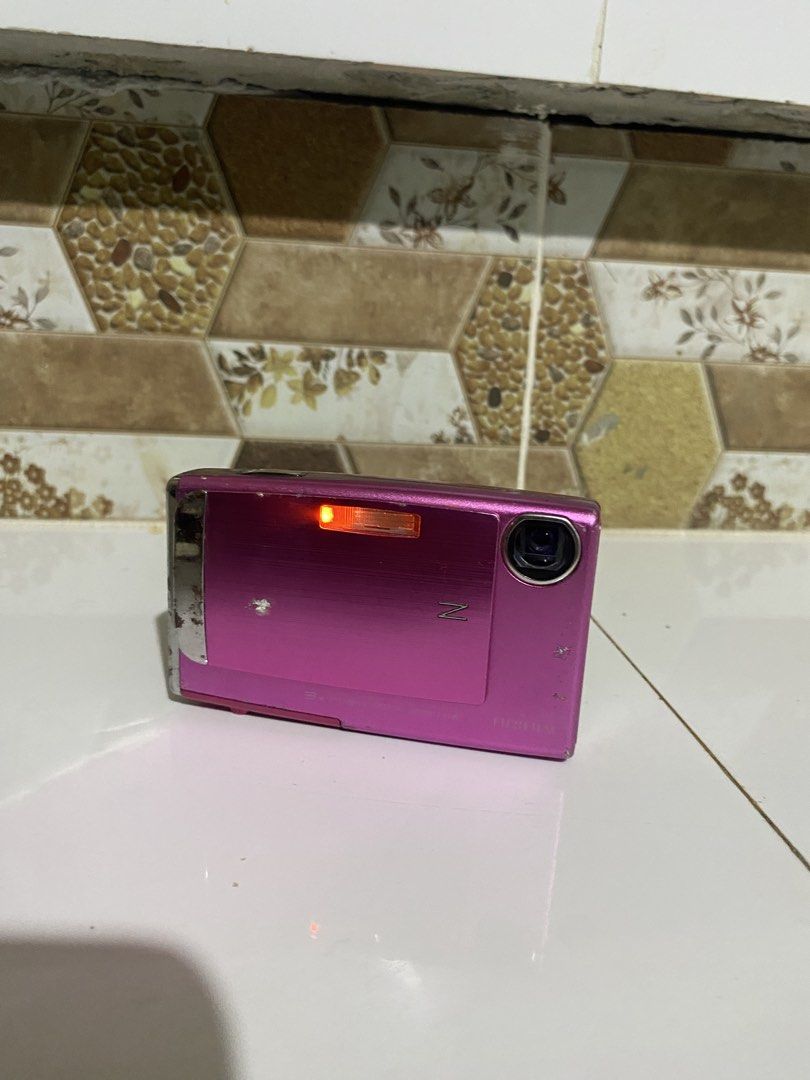 Fujifilm z digital camera (Category: Cameras) located in Paranaque City. Submitted by lansii (Listing ID 1467309527, Image 2). Description: With battery and sd card No functional issues, may chip lang sa paint sa cosmetics Sample pictures are raw shots from the cam.