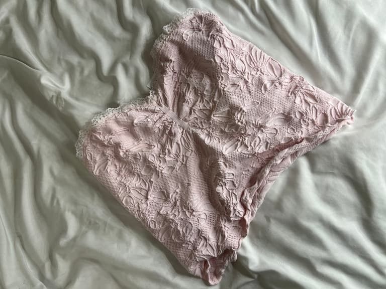 Full tilt (Category: Others Tops) located in Manila. Submitted by icamalicdem29 (Listing ID 1467211707, Image 2). Description: This is a light pink ribbed lace-trim top from the brand Full Tilt made of 92% nylon and 8% spandex, sized S/M. Ask a follow-up.