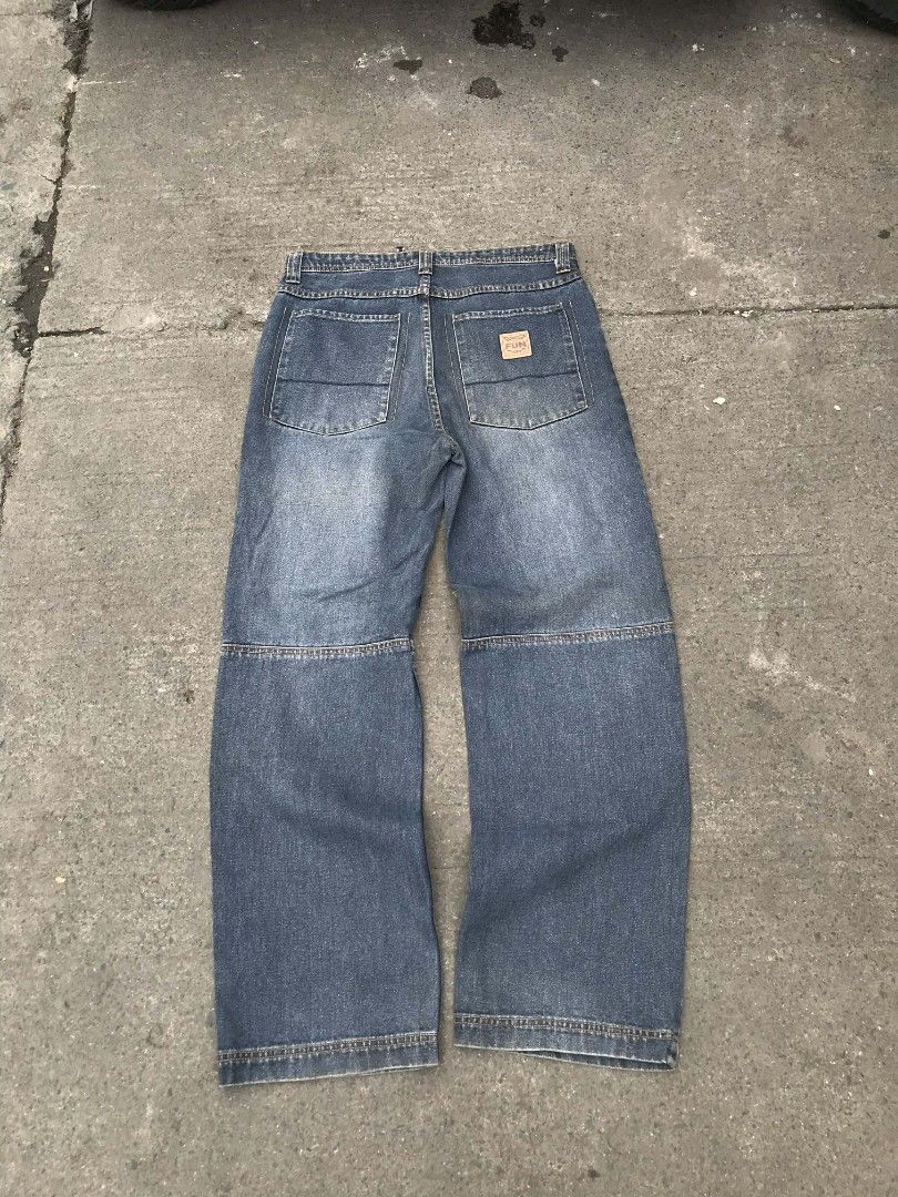 Fun double knee (Category: Jeans) located in Manila. Submitted by thriftnicarl.3 (Listing ID 1467324632, Image 2). Description: waist - 34 length - 44.1 thigh - 12.2 leg opening - 9.2 price - 249 Free ship via jnt.