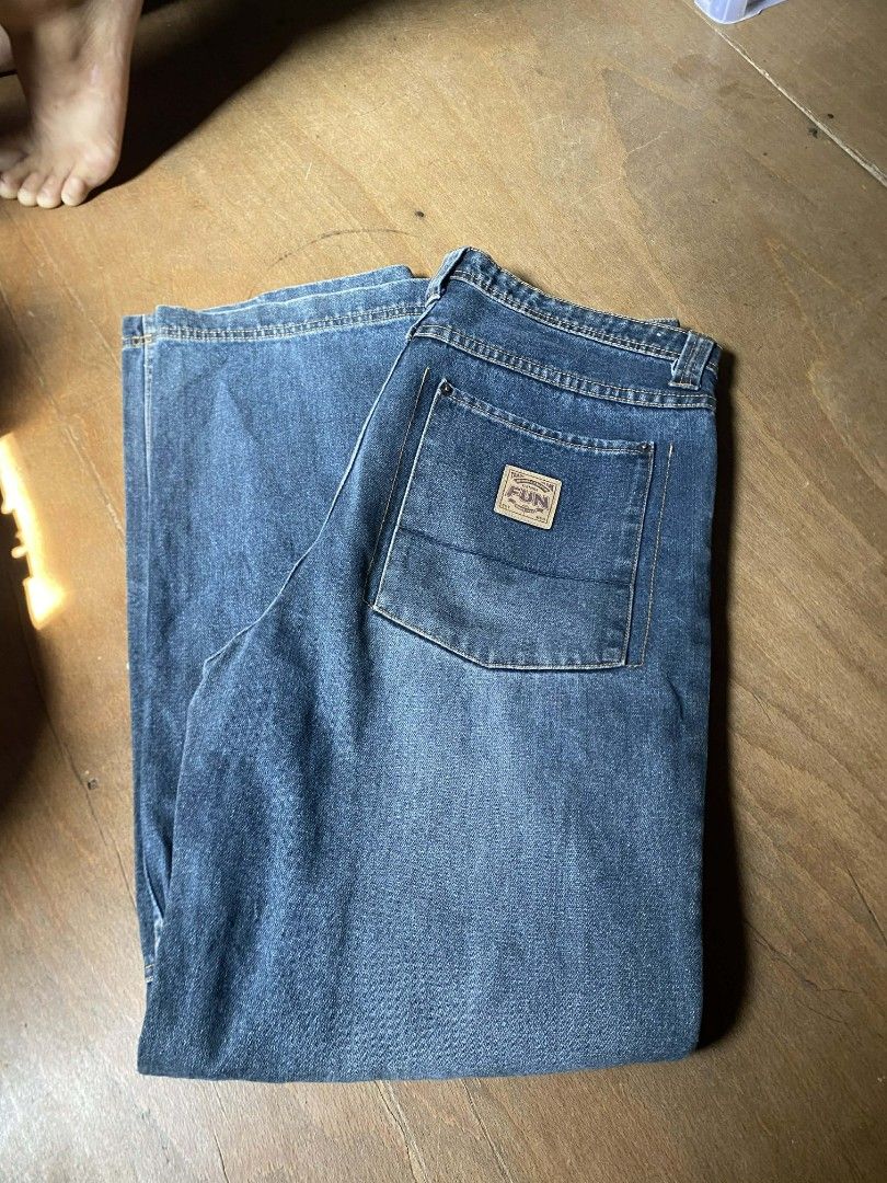 Fun double knee (Category: Jeans) located in Manila. Submitted by thriftnicarl.3 (Listing ID 1467324632, Image 3). Description: waist - 34 length - 44.1 thigh - 12.2 leg opening - 9.2 price - 249 Free ship via jnt.
