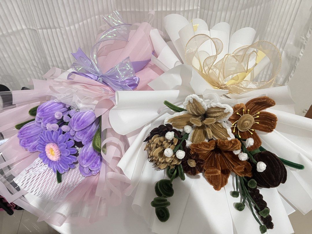 Fuzzy Wire Bouquet (Category: Looking For) located in Manila. Submitted by silverrabbit_6698c5 (Listing ID 1467356203, Image 3). Description: Fuzzy Wire Bouquet on Hand.