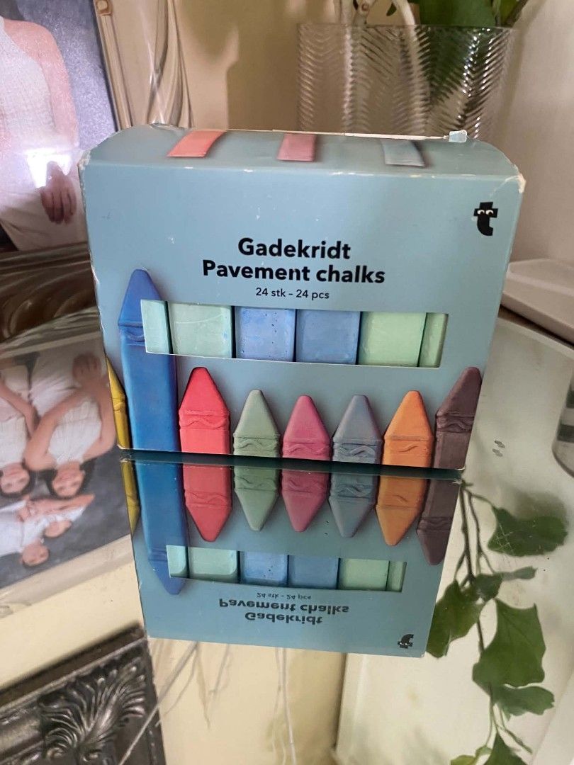 Gadekridt Pavement chalks 24 pcs (Category: Craft Supplies & Tools) located in Makati City. Submitted by larasdowry (Listing ID 1467323458, Image 1). Description: Brand new box of 24 assorted bright pavement chalks. Perfect for fun outdoor sidewalk drawing. Ready to use!.