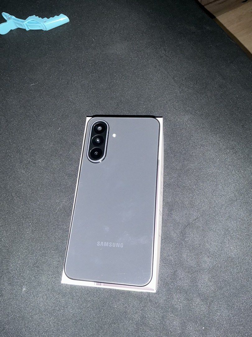 Galaxy A27 5G (Category: Samsung) located in Paranaque City. Submitted by oommggg (Listing ID 1467204837, Image 3). Description: Purchased Oct. 3, 2026 Orig price is 22k For extra phone lng sana For sale na since hndi naman nagagamit Unused cord With tempered glass na .
