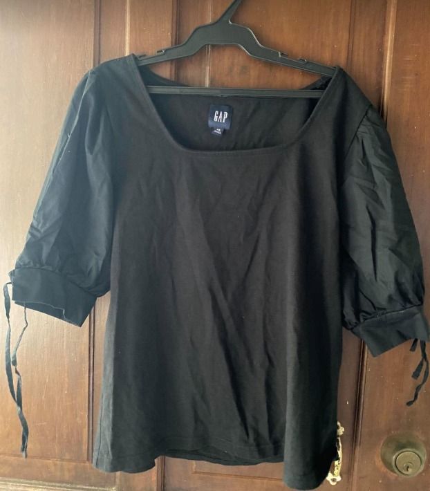 GAP Black Blouse (Category: Blouses) located in Muntinlupa City. Submitted by aubreyraven (Listing ID 1467228747, Image 1). Description: Lightly used.