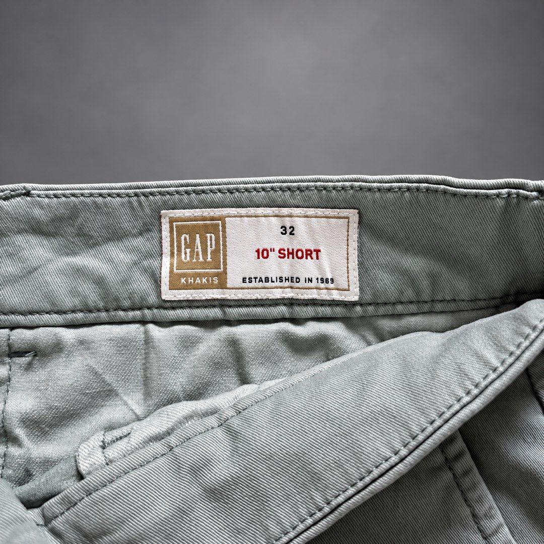 GAP CHINO SHORTS (Category: Shorts) located in Taguig. Submitted by clarrk95 (Listing ID 1467330563, Image 2). Description: Gap Chino Shorts Waist: 32inches Length: 19.5inches Leg Opening: 10.5inches PRICE: ₱350 ONLY! ✅ very good condition ✅ add shipping fee ✅ ignoring LP inquiry Shipping: Lalamove | J&T | LBC Location: Taguig📍 Payment: Gcash | Bank | Cash FB: THRFT IG: thrft_25 DM for more detailed pics.📩.