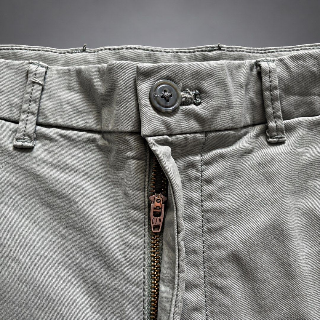 GAP CHINO SHORTS (Category: Shorts) located in Taguig. Submitted by clarrk95 (Listing ID 1467330563, Image 3). Description: Gap Chino Shorts Waist: 32inches Length: 19.5inches Leg Opening: 10.5inches PRICE: ₱350 ONLY! ✅ very good condition ✅ add shipping fee ✅ ignoring LP inquiry Shipping: Lalamove | J&T | LBC Location: Taguig📍 Payment: Gcash | Bank | Cash FB: THRFT IG: thrft_25 DM for more detailed pics.📩.