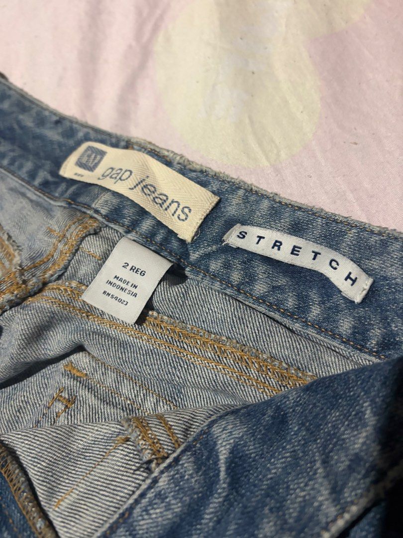 Gap Jeans Stretch Cargo Pants Size 2 Reg (Category: Jeans) located in Manila. Submitted by mcllts (Listing ID 1467349099, Image 2). Description: - Brand: Gap - Size: 2 Regular - Color/Wash: Blue wash stretch denim - Rise: Mid-rise fit - Details: Front panel seams, contrast stitching, and functional right-leg utility cargo pocket - Origin: Made in Indonesia NOTE: You can buy 2 other items and get 5% discounts.