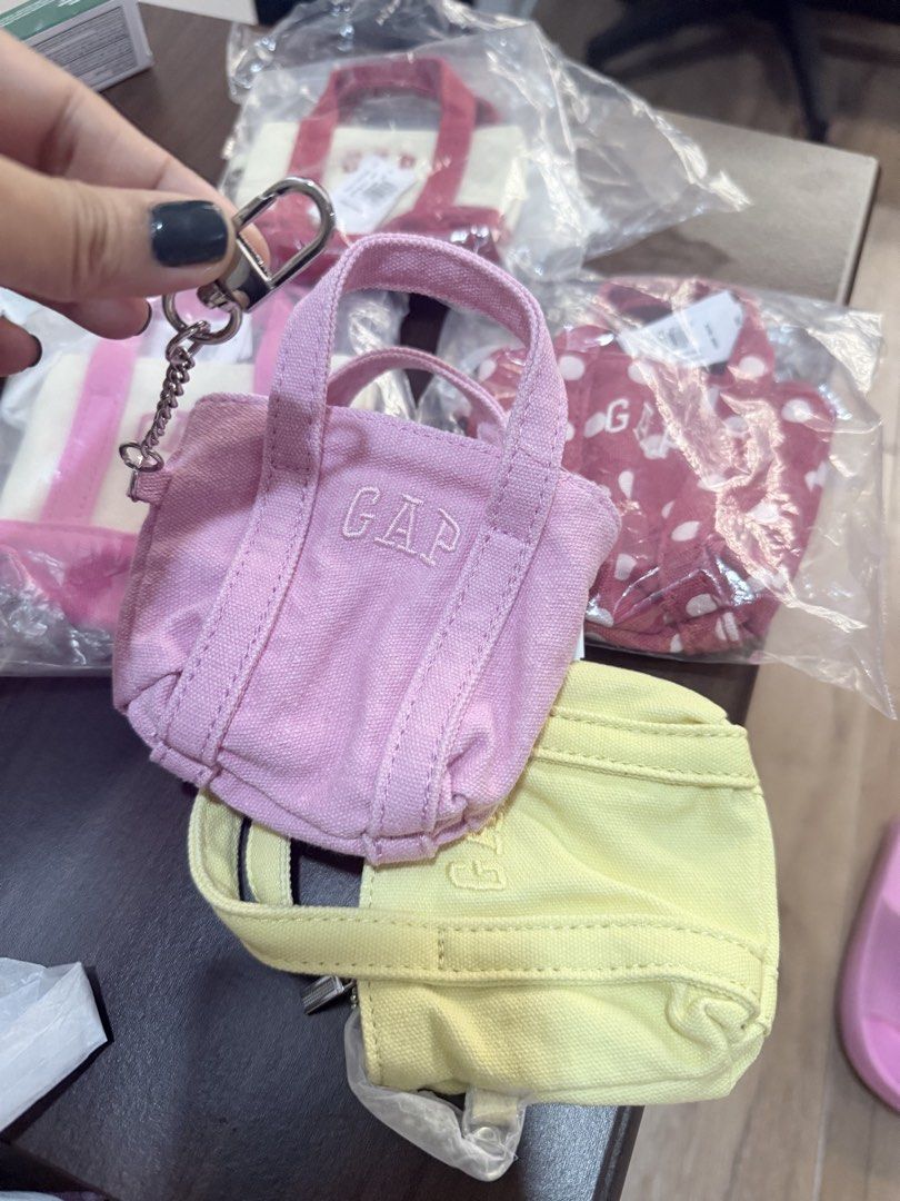 Gap mini tote bag charm (Category: Purses & Pouches) located in Quezon City. Submitted by joyandjoy (Listing ID 1467322133, Image 3). Description: .