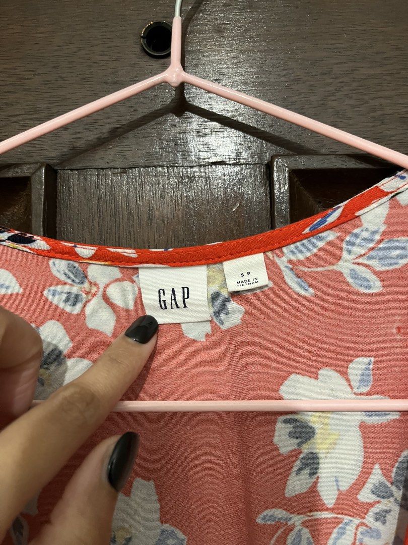 GAP Red Floral Wrap Dress (Category: Dresses) located in Makati City. Submitted by yoursecondbest (Listing ID 1467251920, Image 2). Description: Used once or twice. Perfect for small-medium size! Such a steal!.