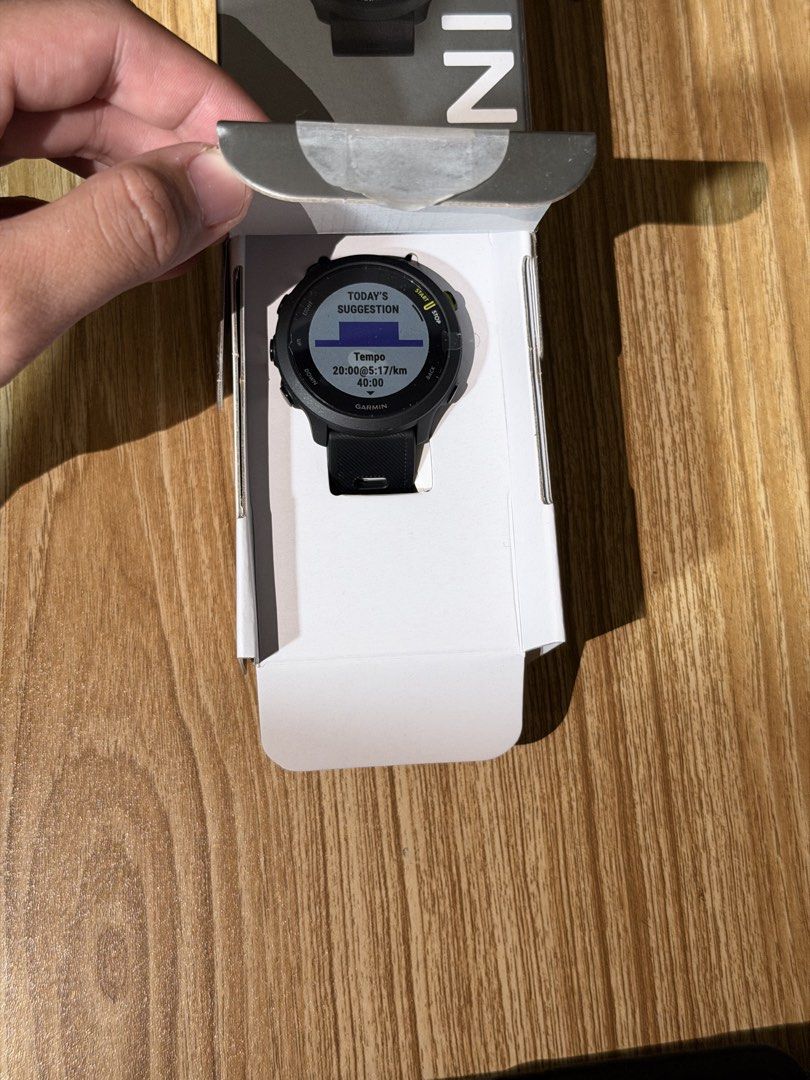 Garmin Forerunner 55 Smart Watch (Category: Wearables & Smart Watches) located in Manila. Submitted by leftshark_deer (Listing ID 1467331053, Image 3). Description: Open box. Gifted lang pero hindi gusto ng nakareceive. Slightly negotiable PERO WAG BARATIN SA PRICE NG USED ITEM dahil again THIS IS BRAND NEW. 🫡 Item located @ Taguig. Can do lalamove/JRS/LBC..