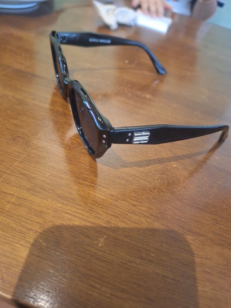 Gentle Monster unisex (Category: Sunglasses & Eyewear) located in Manila. Submitted by adolphreyes645 (Listing ID 1467174196, Image 1). Description: - Brand: Gentle Monster - Style: Chunky frame, everyday wear - Color: Black frames with dark lenses - Details: Signature branding on temple arm and metal accent on side hinge - Condition: Good.