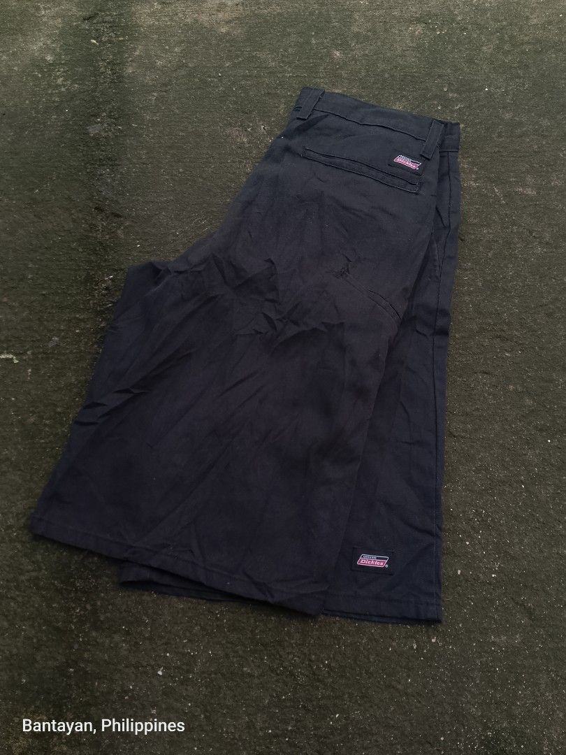 Genuine dickies double patch (Category: Shorts) located in Bantayan. Submitted by rare.palautog (Listing ID 1467201648, Image 1). Description: Genuine dickies double patch Dimension W 30 L 22.5 Leg open 12 Minimal sunfade sa harap see last pic DM sa interested 📩 Cebu location 📌.