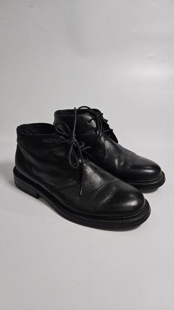 Geox Black Leather chukka Boots (Category: Boots) located in Alfonso. Submitted by jbcamet (Listing ID 1467327033, Image 1). Description: - Brand: Geox - Color: Black - Material: Genuine leather upper - Style: Classic lace-up ankle boots with rounded toes - Soles: Sturdy rubber with good traction - Condition: Clean with minimal creasing - Ideal for: Comfortable everyday wear -size 9.