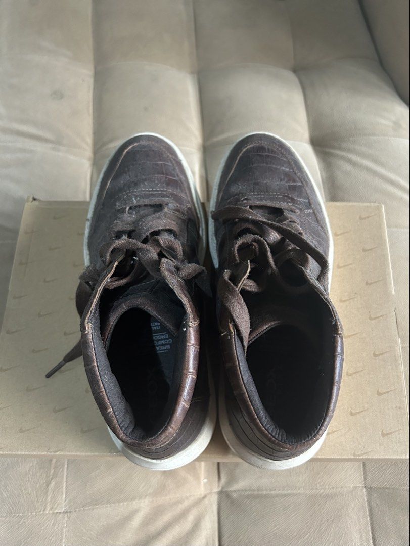 Geox Deiven D Leather Sneaker (Category: Sneakers) located in Pasig City. Submitted by ethanlucass (Listing ID 1467183124, Image 3). Description: WTS U Deiven D Mens Brown Leather Lace Up Shoes Issues: Rep box, natambak lang. Can clean throughly before shipping Used 1 time - 10/10 condition! RFS: Decluttering Size 9 ₱2,000 DM me! 📲.