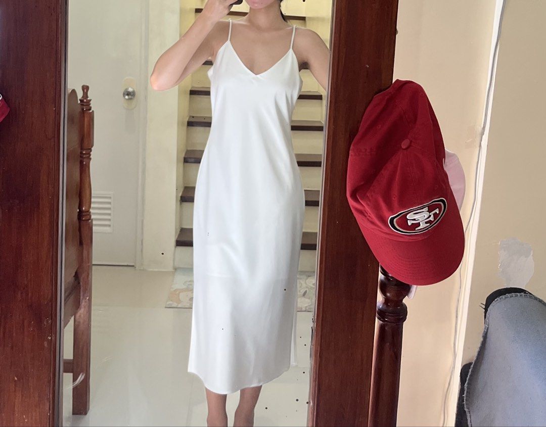 Gianni Bini silk white timeless dress (Category: Dresses) located in Subic. Submitted by p0rcelain (Listing ID 1467286326, Image 3). Description: So elegant and classy! For more inquiries, please don’t hesitate to message me!.
