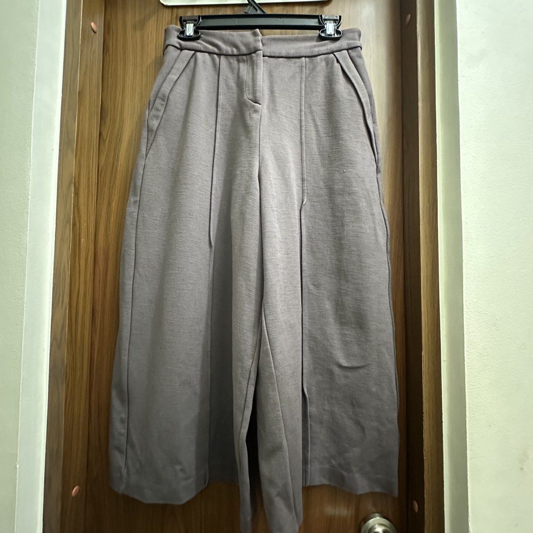 Giordano Cullottes (Category: Other Bottoms) located in Makati City. Submitted by xo.thrifty (Listing ID 1467343759, Image 1). Description: Length:32 Inches Waist: 28 to 30 inches.