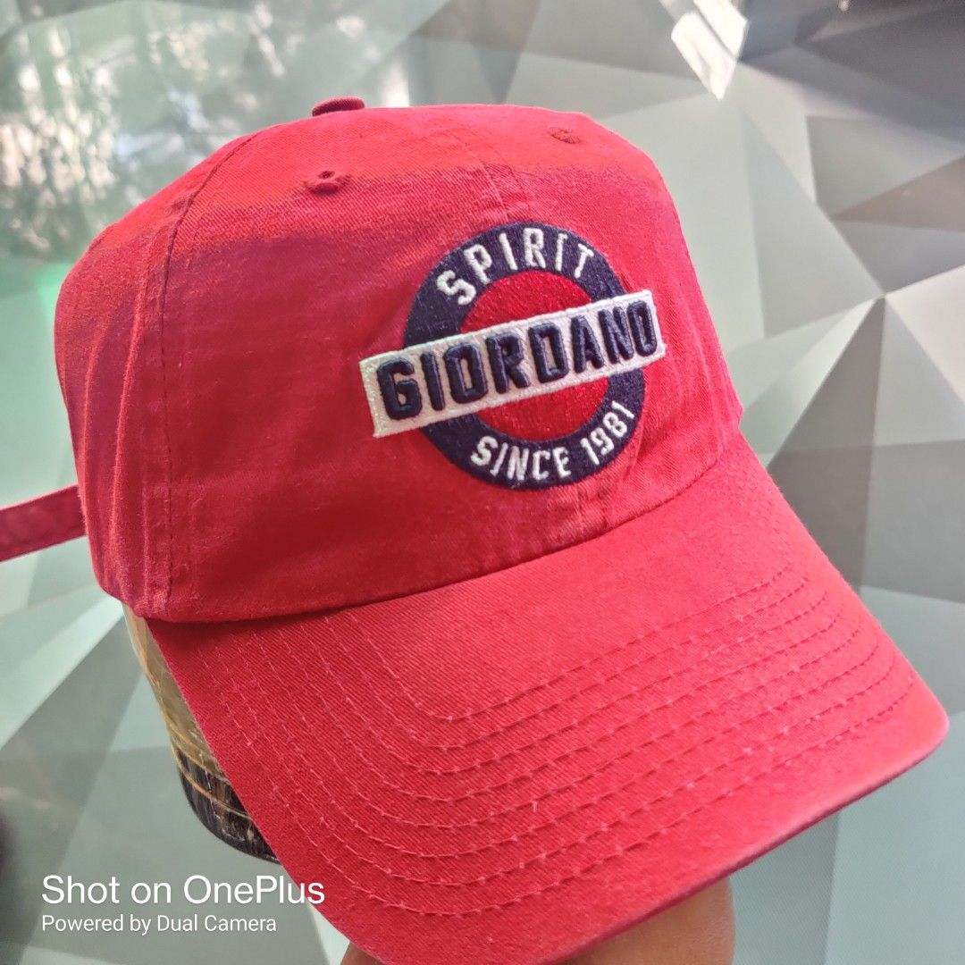 Giordano dadhat (Category: Caps & Hats) located in Baguio. Submitted by ferns_garage.0924 (Listing ID 1467233141, Image 1). Description: This is a red Giordano "Spirit Since 1981" baseball cap, featuring a classic sports-heritage lifestyle aesthetic. Key Details & Specifications Brand: Giordano Material: Crafted from 100% cotton twill, which provides a durable, soft feel and natural breathability. color and condi: Burgundy Red 9/10 Design & Crown