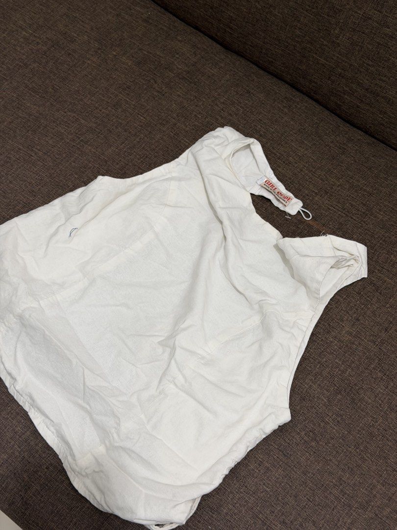 Girl Code White Sleeveless Top (Category: Sleeveless) located in Manila. Submitted by kira.declutters (Listing ID 1467270499, Image 1). Description: Brand: Girl Code Backless .