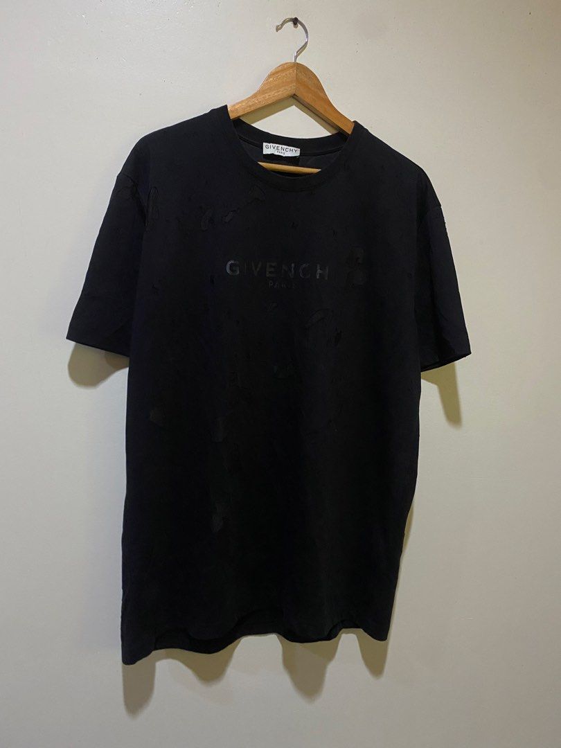 Givenchy Distressed t shirt (Category: Coats, Jackets and Outerwear) located in Nagcarlan. Submitted by nsh.c (Listing ID 1467249295, Image 1). Description: Excellent condition Cr:9.8/10 Dimes:30X23.5 Ganda neto sa perasonal.