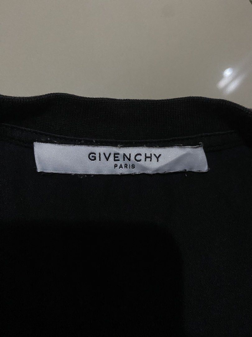 Givenchy Rottweiler t shirt (Category: Coats, Jackets and Outerwear) located in Nagcarlan. Submitted by nsh.c (Listing ID 1467249734, Image 3). Description: Excellent condition Cr:9.8/10 Dimes:30X23 No issue Ganda neto sa personal .