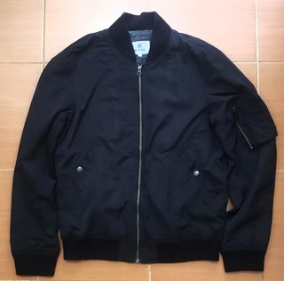 (Category: ) located in . Submitted by click_thriftstore (Listing ID 1467272070, Image 1). Description: .
