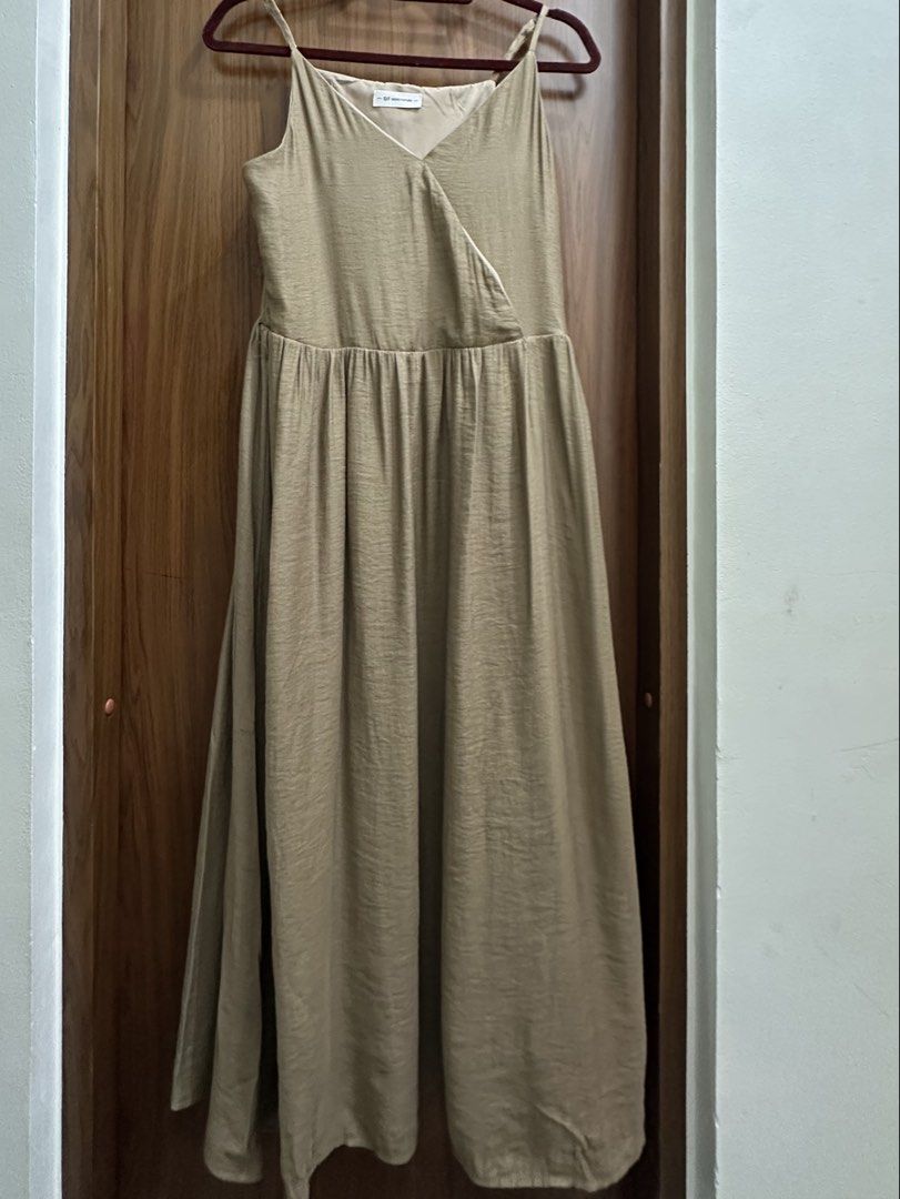 Good Future Brown Sleeveless Dress (Category: Dresses) located in Makati City. Submitted by xo.thrifty (Listing ID 1467245820, Image 2). Description: Comes with a belt.