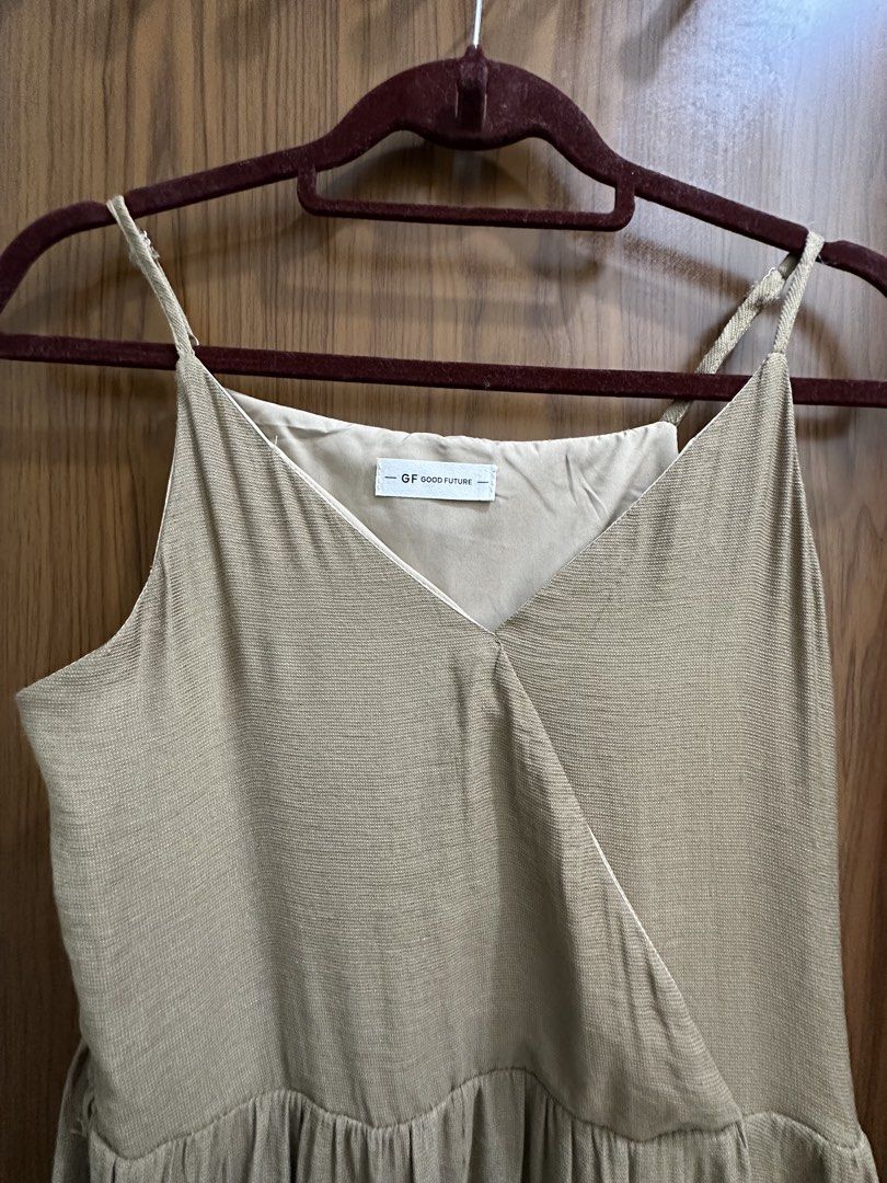 Good Future Brown Sleeveless Dress (Category: Dresses) located in Makati City. Submitted by xo.thrifty (Listing ID 1467245820, Image 1). Description: Comes with a belt.