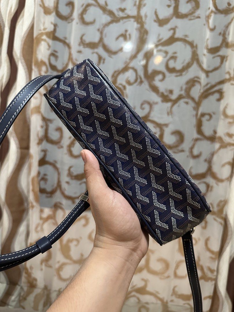 GOYAR D CAP VERT SLING BAG JAPAN (Category: Luxury Bags & Wallets) located in Manila. Submitted by tianasmom (Listing ID 1467337566, Image 3). Description: 🇯🇵JAPAN SOURCE 💯 GENUINE LEATHER WITH DUSTBAG WITH CODE.