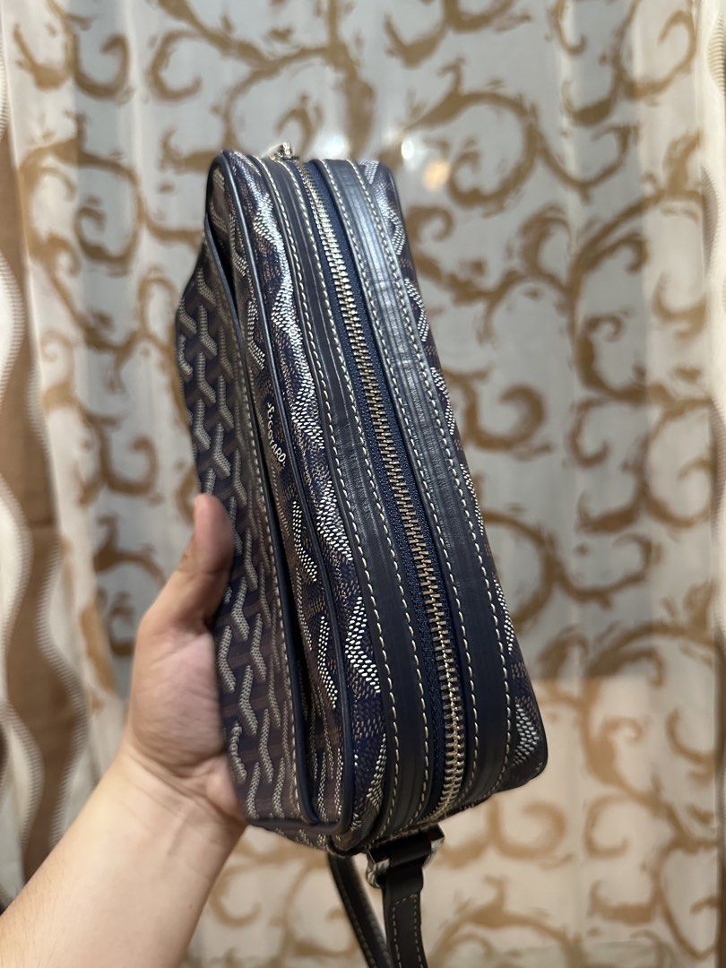GOYAR D CAP VERT SLING BAG JAPAN (Category: Luxury Bags & Wallets) located in Manila. Submitted by tianasmom (Listing ID 1467337566, Image 2). Description: 🇯🇵JAPAN SOURCE 💯 GENUINE LEATHER WITH DUSTBAG WITH CODE.