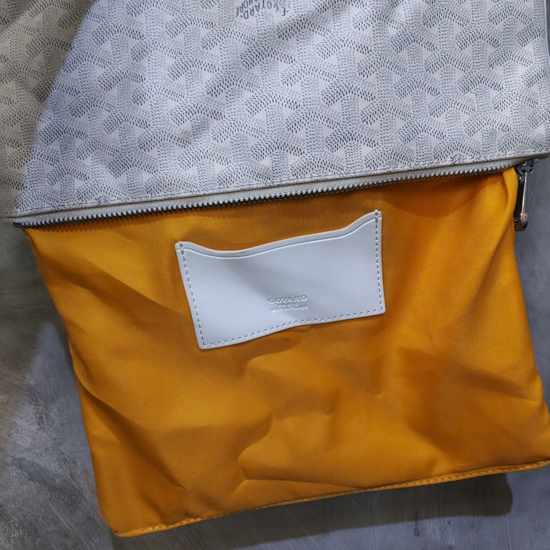 GOYARD SENAT POUCH (Category: Luxury Bags & Wallets) located in Polomolok. Submitted by cjramada (Listing ID 1467232801, Image 3). Description: GOYARD SENAT POUCH VERYGOOD CONDITION 11.5 INCHES X 8.3 INCHES COLOR RATE 9.5/10 ISSUE SIGN OF USAGE MINIMAL ONLY 699.